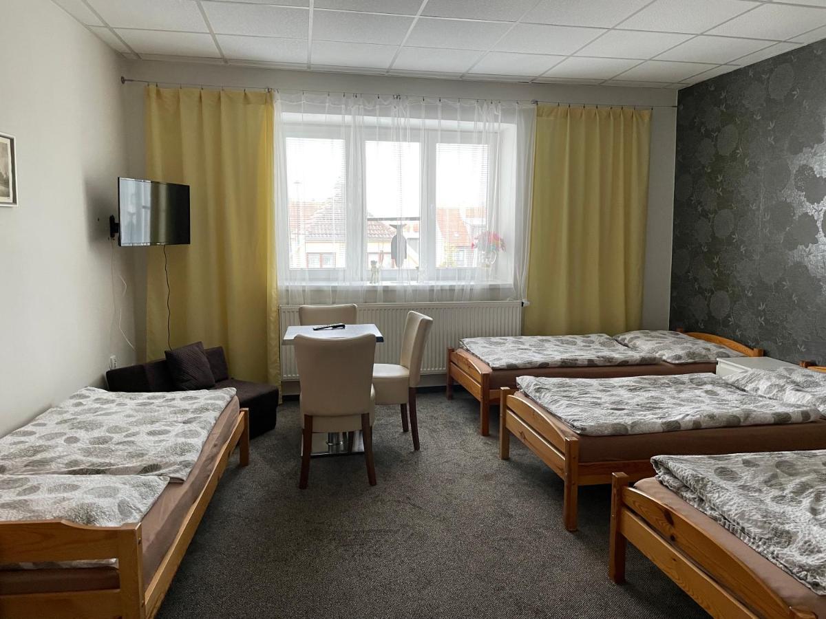 Cetnicka Stanice Hluboka Hluboká nad Vltavou Eksteriør bilde